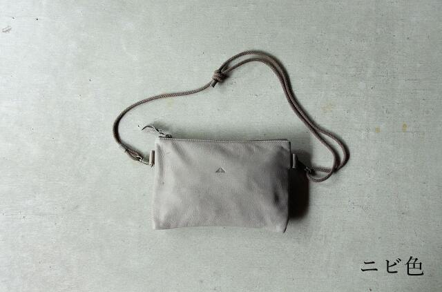 山ノ頂 鹿皮サコッシュ ニビ色