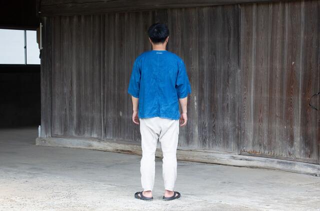 正藍冷染(しょうあいひやぞめ)の斜子織シャツ(nanakooriSHIRT)