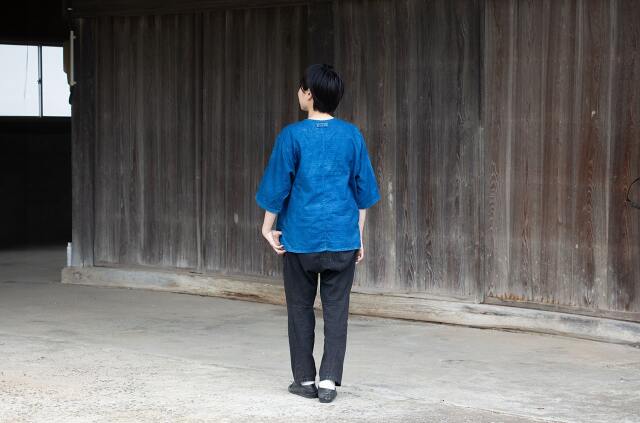 正藍冷染(しょうあいひやぞめ)の斜子織シャツ(nanakooriSHIRT)