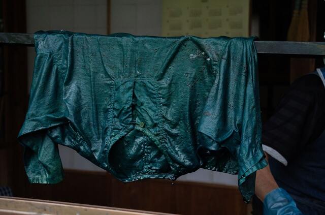 正藍冷染(しょうあいひやぞめ)の斜子織シャツ(nanakooriSHIRT)