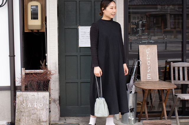 TESAGE　手提げ　鹿革　使用イメージ