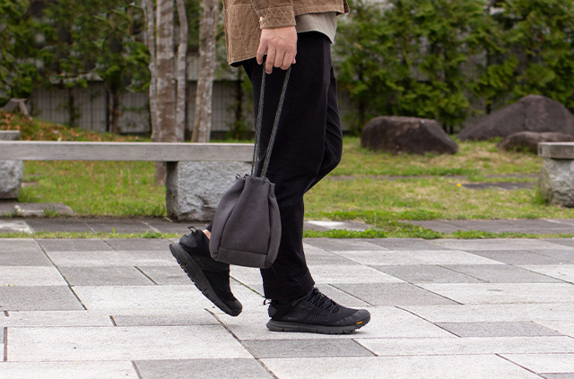 TESAGE　手提げ　鹿革　使用イメージ