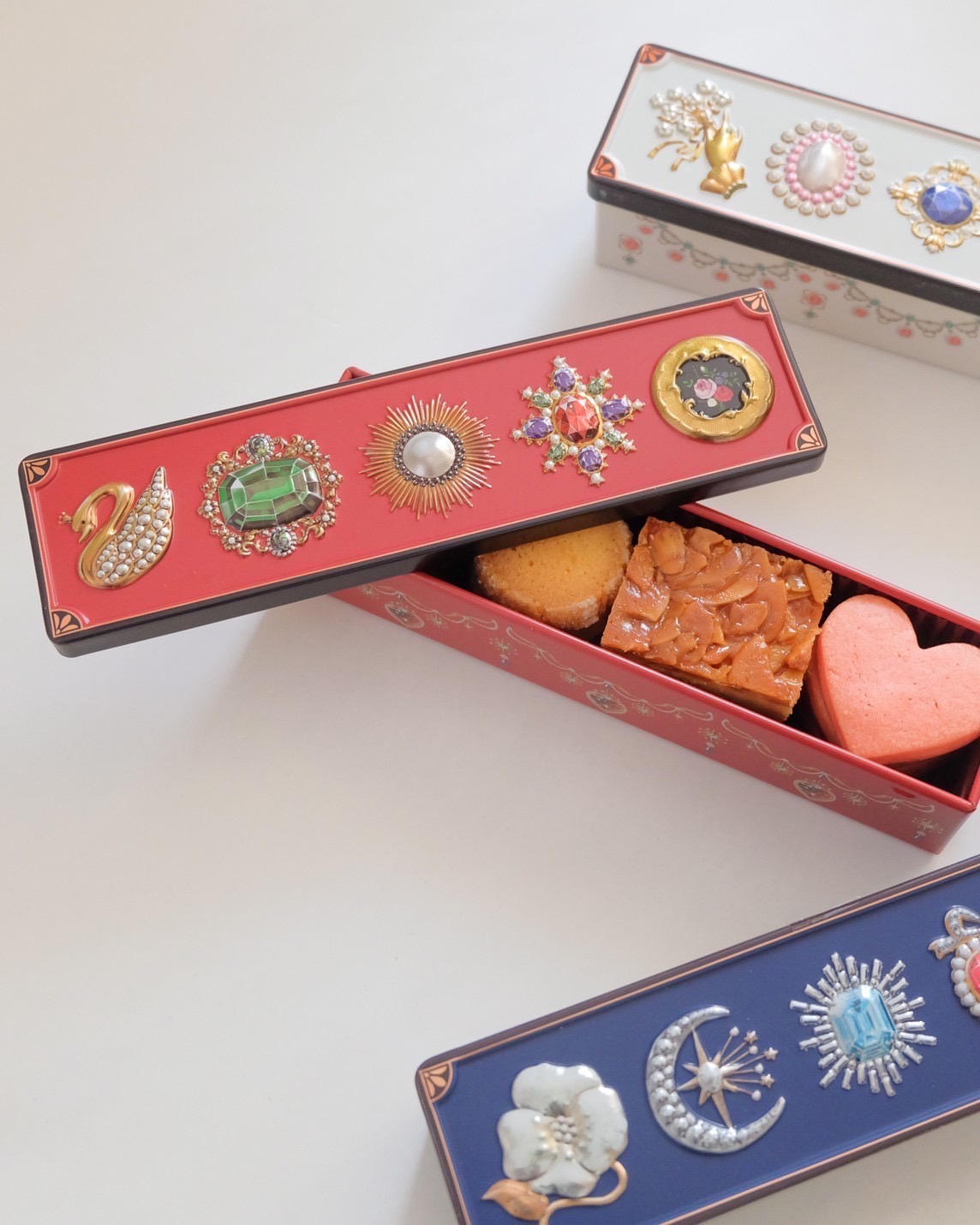 5/9〆◎クッキー缶空シェリーメゾンビスキュイ赤アクセサリー小物入れ収納棚箱 Amazon.co.jp: クッキー缶空 シェリーメゾンビスキュイ 赤