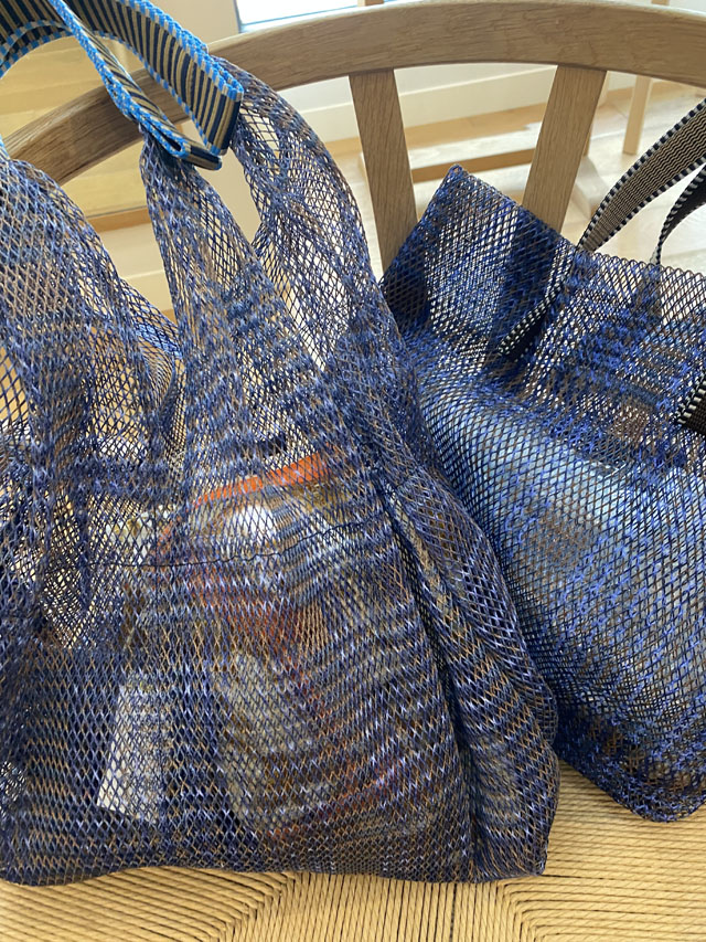 【30％ OFF】メッシュバッグ　トライアングル型(小）インポーチ付き　『チボリ公園のチェック柄』SUS2256-UDAIPUR-S_SALE　