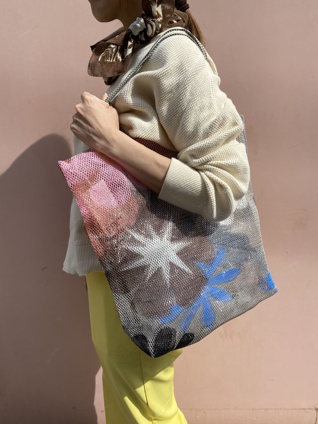 メッシュバッグ　トート型(大）インポーチ付き　『チボリ公園の花々』　