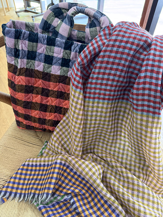 ベルベットトートバッグ（中）『北欧チェック柄』SUW2524A-TOTE-NEW