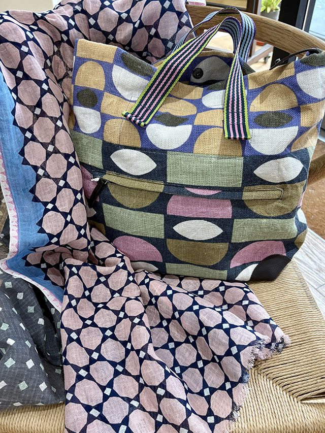 麻バッグ　３WAYトートバッグ（小）『デンマークテキスタイル柄』SUS2561-DEHLI-S