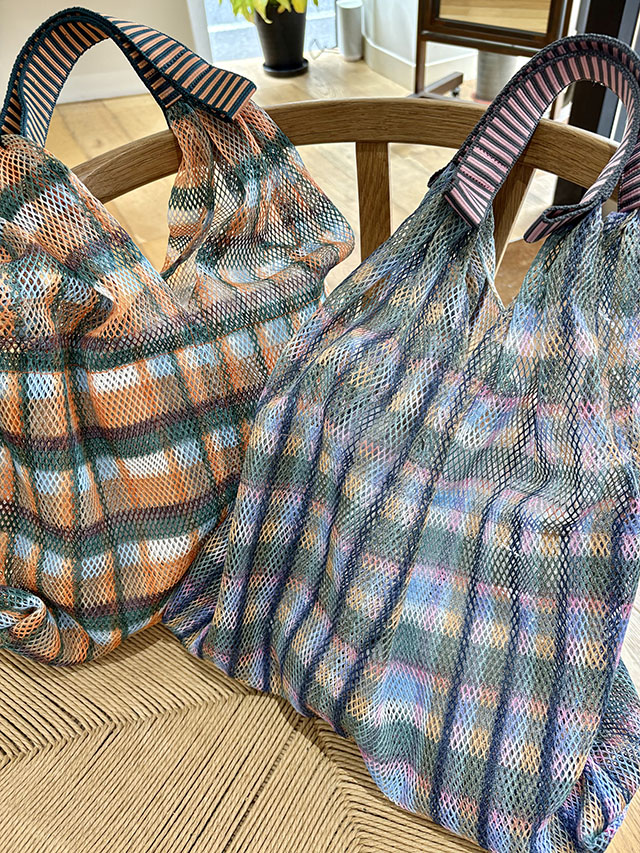 メッシュバッグ　トライアングル型(小）インポーチ付き『デンマークチェック柄』SUS2602-UDAIPUR-S　