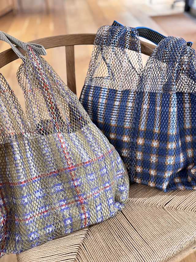 メッシュバッグ　トライアングル型(小) プリント裏布＆インポーチ付き『北欧のブロックチェック柄』SUS2606-ELZIVER-S　