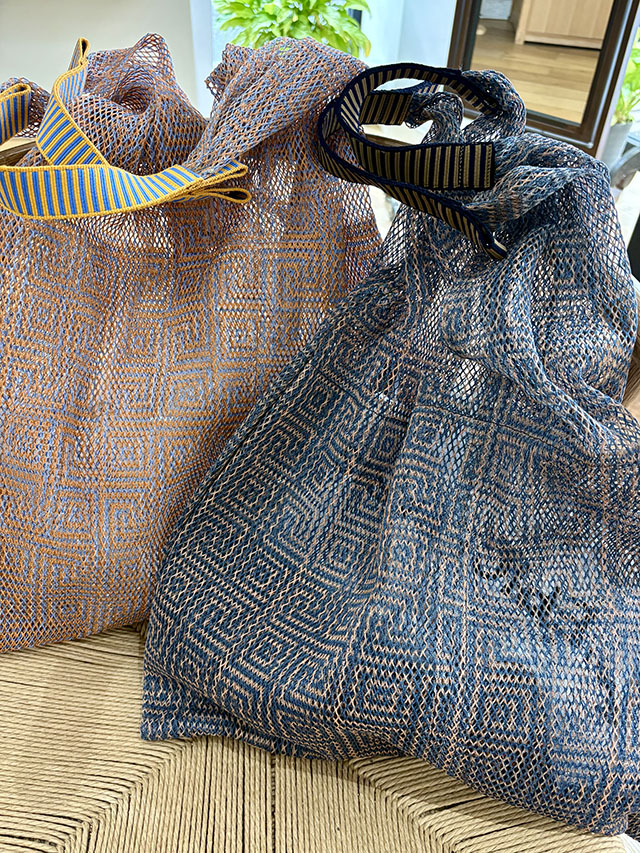 メッシュバッグ　トライアングル型(大）インポーチ付き　『おとぎの国のラビリンス（迷宮）』SUS2626-UDAIPUR-B