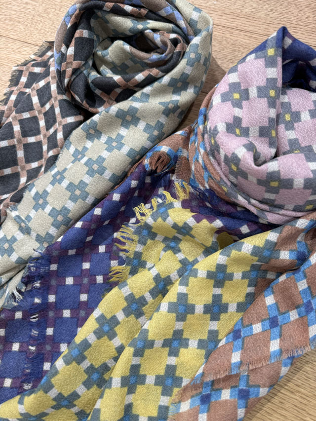 [CULTURE] SMALL PATTERN 　北欧モードな連続パターン柄　 *スクエア型90cm* ＧＷ2443