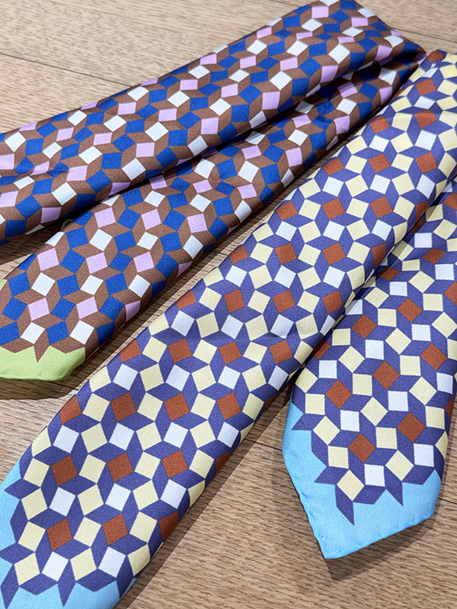 [GRAPHIC]　細かな連続柄 「ペルシャのタイル模様」　SMALL PATTERN シルクスカーフ *55角スクエア型* LS2637