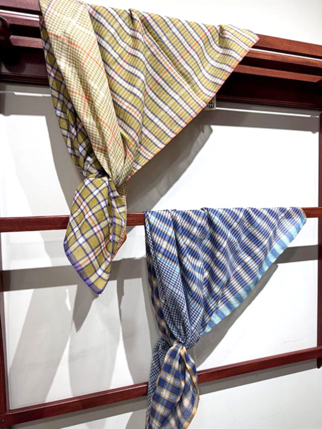 【CHECKS】 Woven Check  北欧チェックの織り  *68角スカーフ*　 PS2606