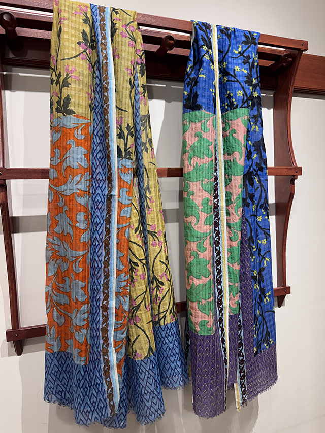 [ART]　空飛ぶ絨毯 − アンデルセンの切り絵風の花 　FLYING CARPET    PS2622