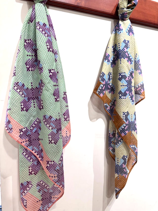 [CULTURE]　おとぎの国の刺繍柄　FAIRYTALE EMBROIDERY  ”90角スカーフ”　PS2673