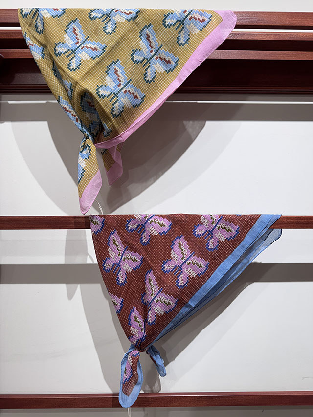 [CULTURE]　おとぎの国の刺繍柄　FAIRYTALE EMBROIDERY   *55角コットンスカーフ*　 PS2675