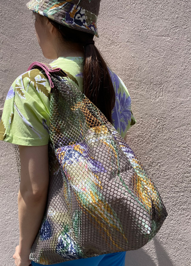 メッシュバッグ　トライアングル型(小) プリント裏布＆インポーチ付き　『北欧の草原に咲く蘭』SUS2381-ELZIVER-S　