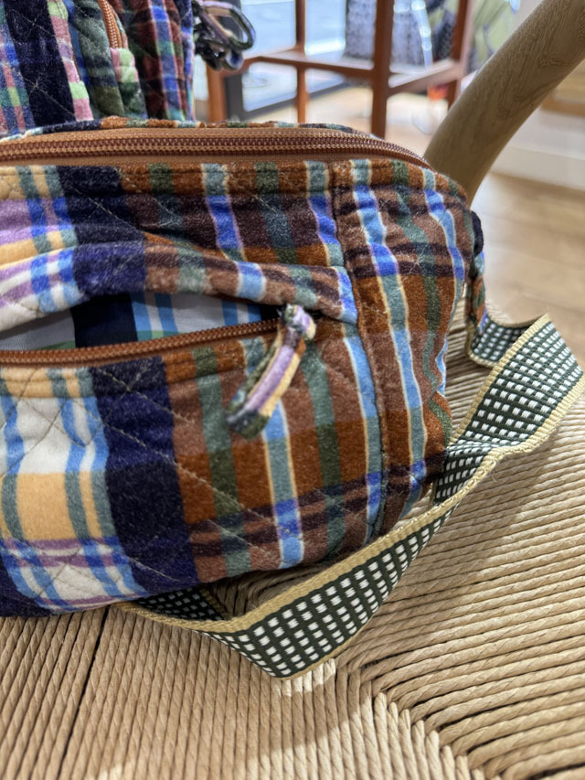 ベルベットボディバッグ『北欧チェックのコラージュ柄』SUW2401V-BANANA-M