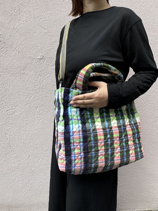 ベルベットトートバッグ（中）『北欧チェックのコラージュ柄』SUW2401V-TOTE-NEW