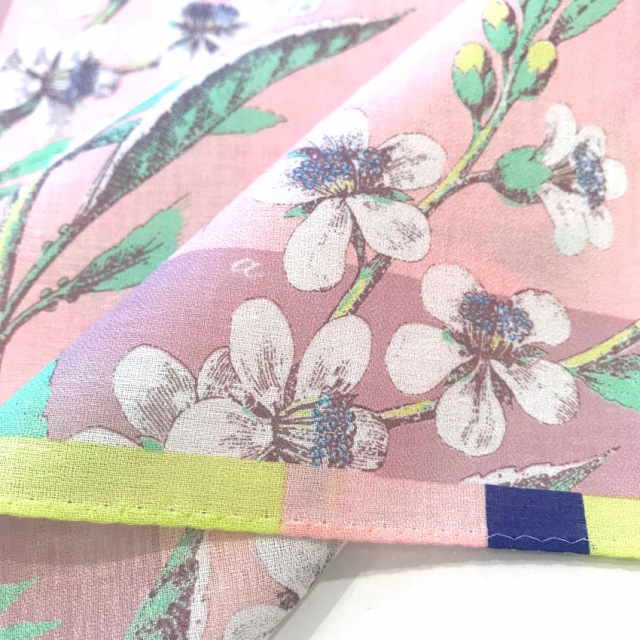 ハンカチ 北欧の植物図鑑の柄 370 1011