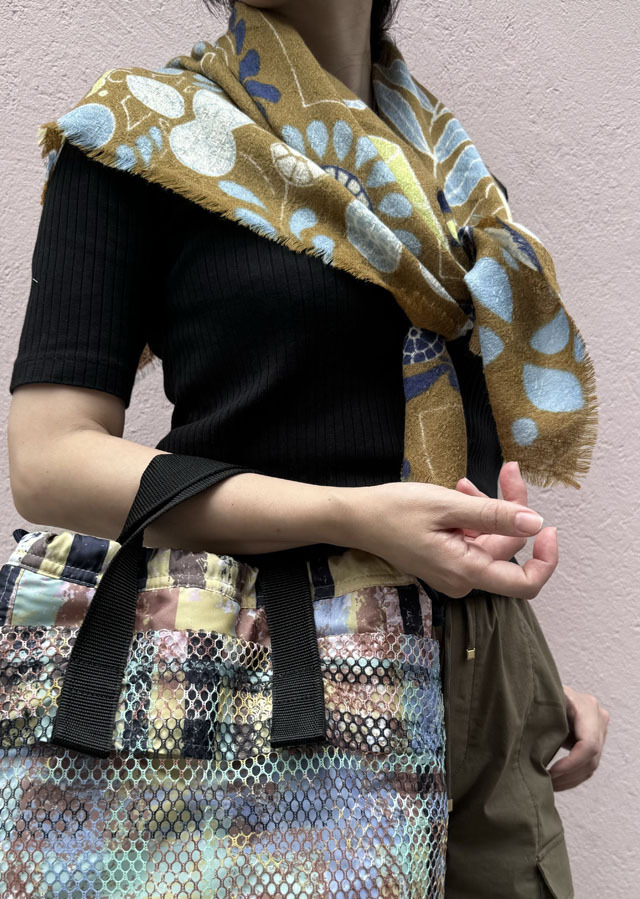 [CULTURE]　HEDEBO STITCH 「デンマークの伝統刺繍 （ヘデボ刺繍）　*スクエア型90cm*　GＷ2483