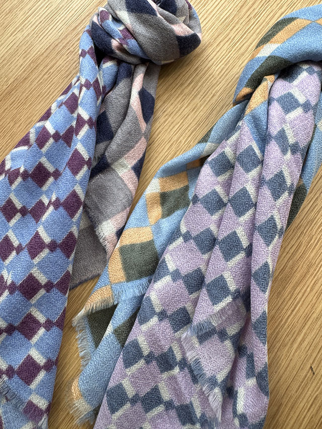 GRAPHIC] CHECKS 北欧のグラフィックチェック柄 *スクエア型70cm* GW2545