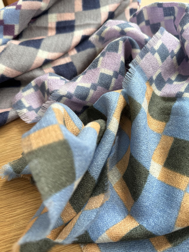 GRAPHIC] CHECKS 北欧のグラフィックチェック柄 *スクエア型70cm* GW2545