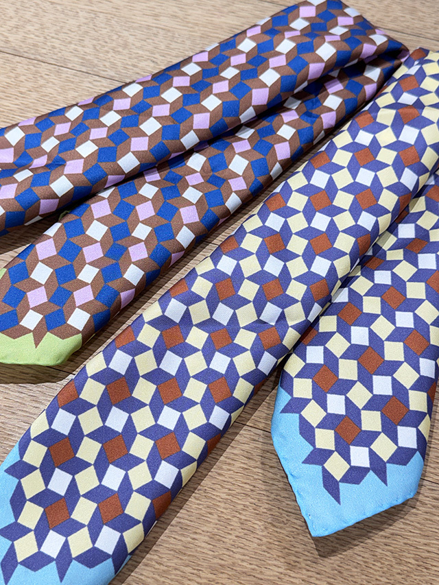 [GRAPHIC]　細かな連続柄 「ペルシャのタイル模様」　SMALL PATTERN シルクスカーフ *55角スクエア型* LS2637