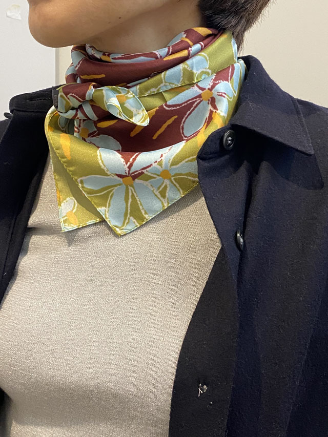 FLORAL MOTIF] Frida Kahlo*スクエア型*コットンスカーフ PS1993