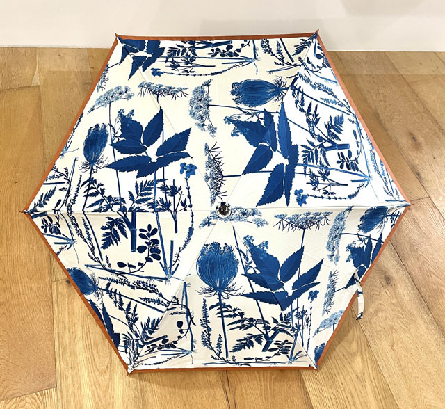 鍔 花と傘のデザイン 2個セット 鍔 無銘 金山 雲花雁透鍔(TU-011115)｜刀・日本刀の販売なら日本
