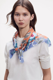 [FLORAL] WILD ROSE 　北欧の秋に咲くワイルドローズ　 *スクエア型70cm* ＧW2595