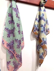 [CULTURE]　おとぎの国の刺繍柄　FAIRYTALE EMBROIDERY  ”90角スカーフ”　PS2673