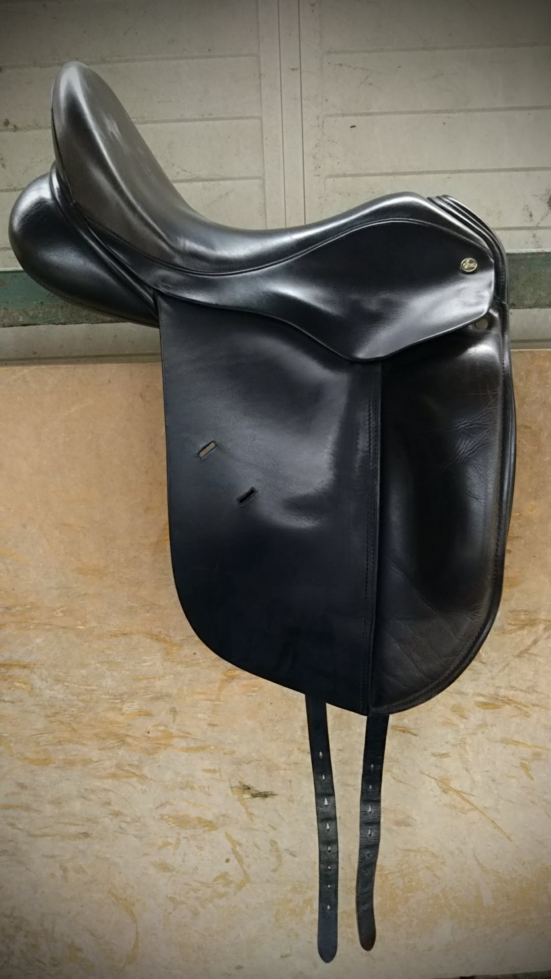 【中古品】 IDEAL SADDLE "Suzannah“(馬場鞍・17/M)