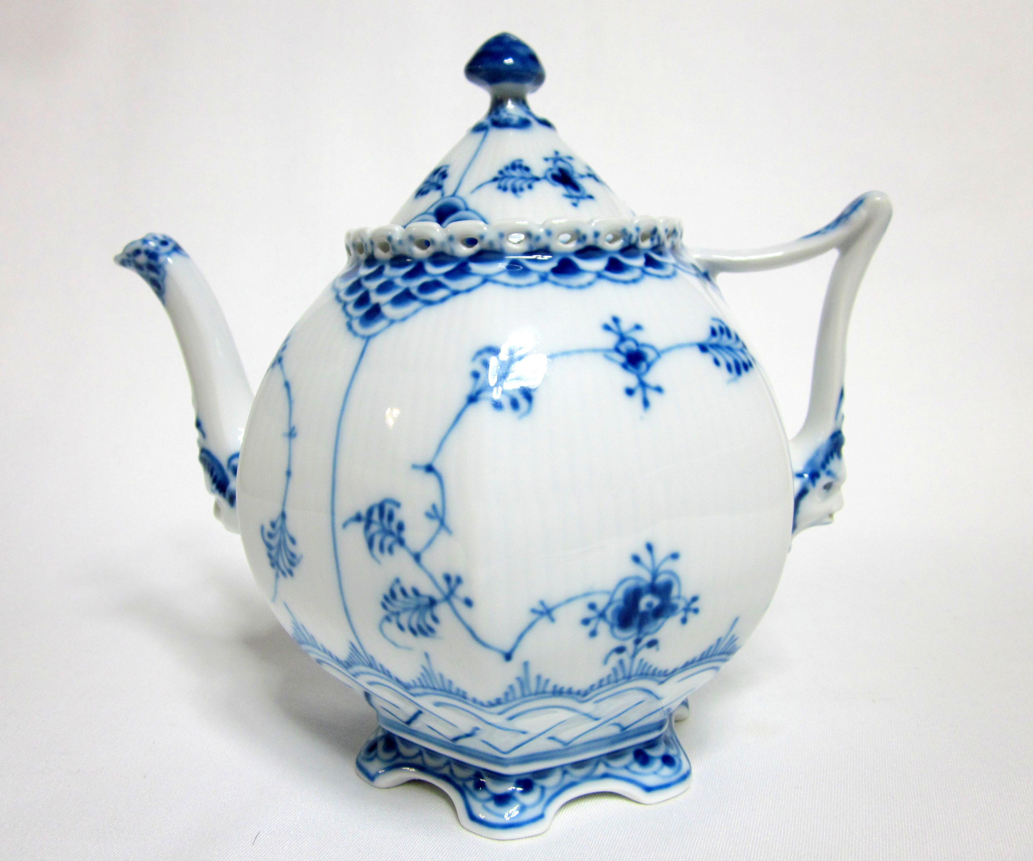 ロイヤルコペンハーゲン（Royal copenhagen）ブルーフルーテッド フル