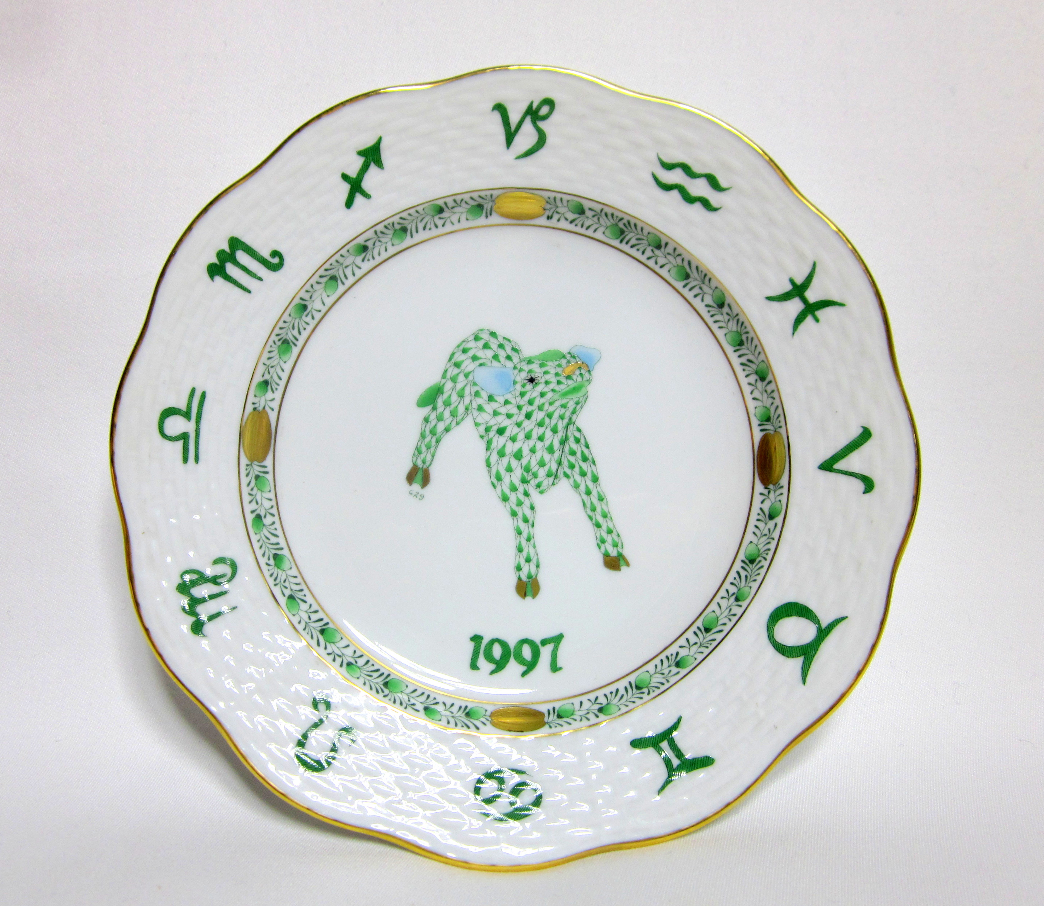 イヤープレート