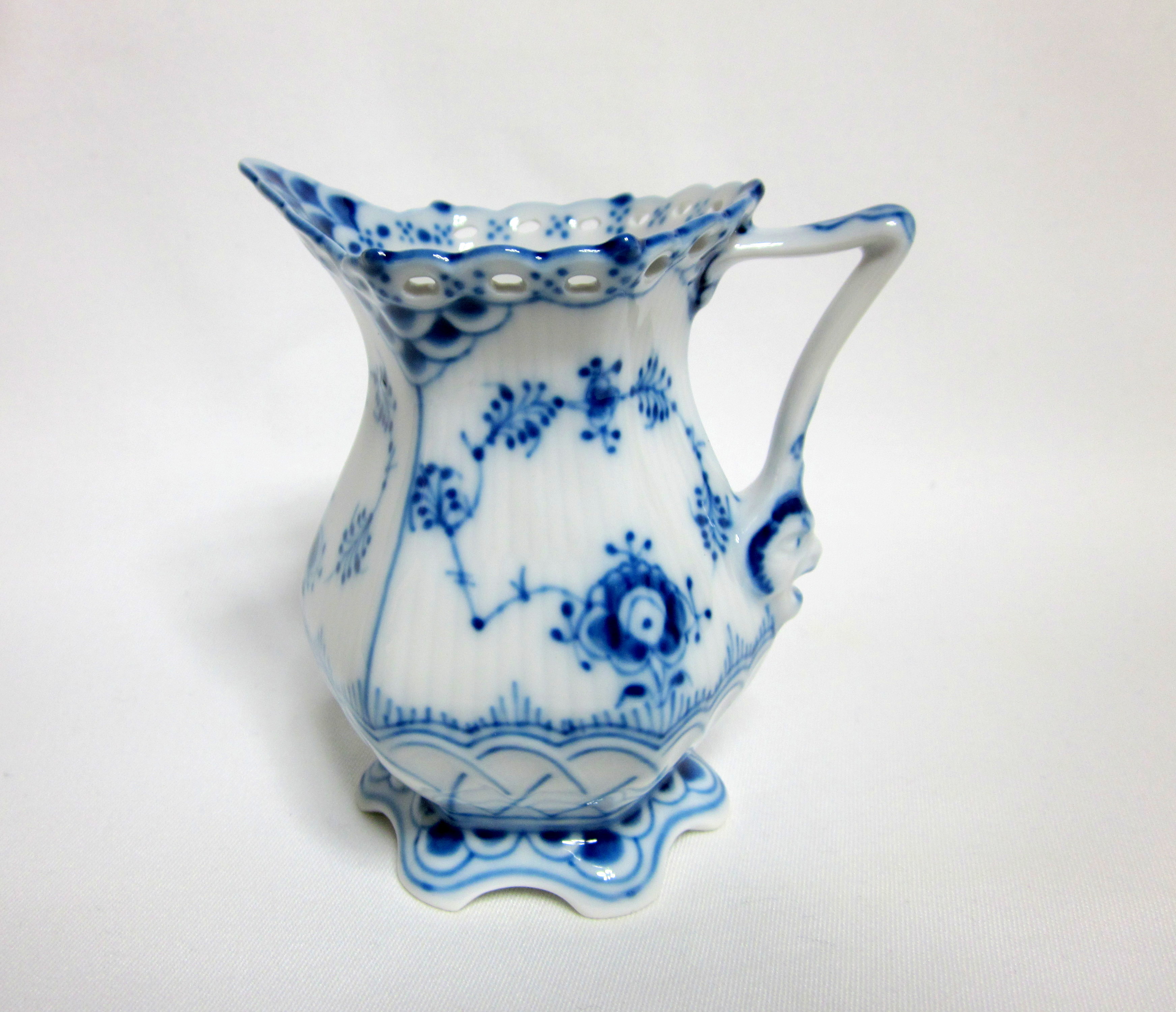 ブルーフルーテッドフルレース