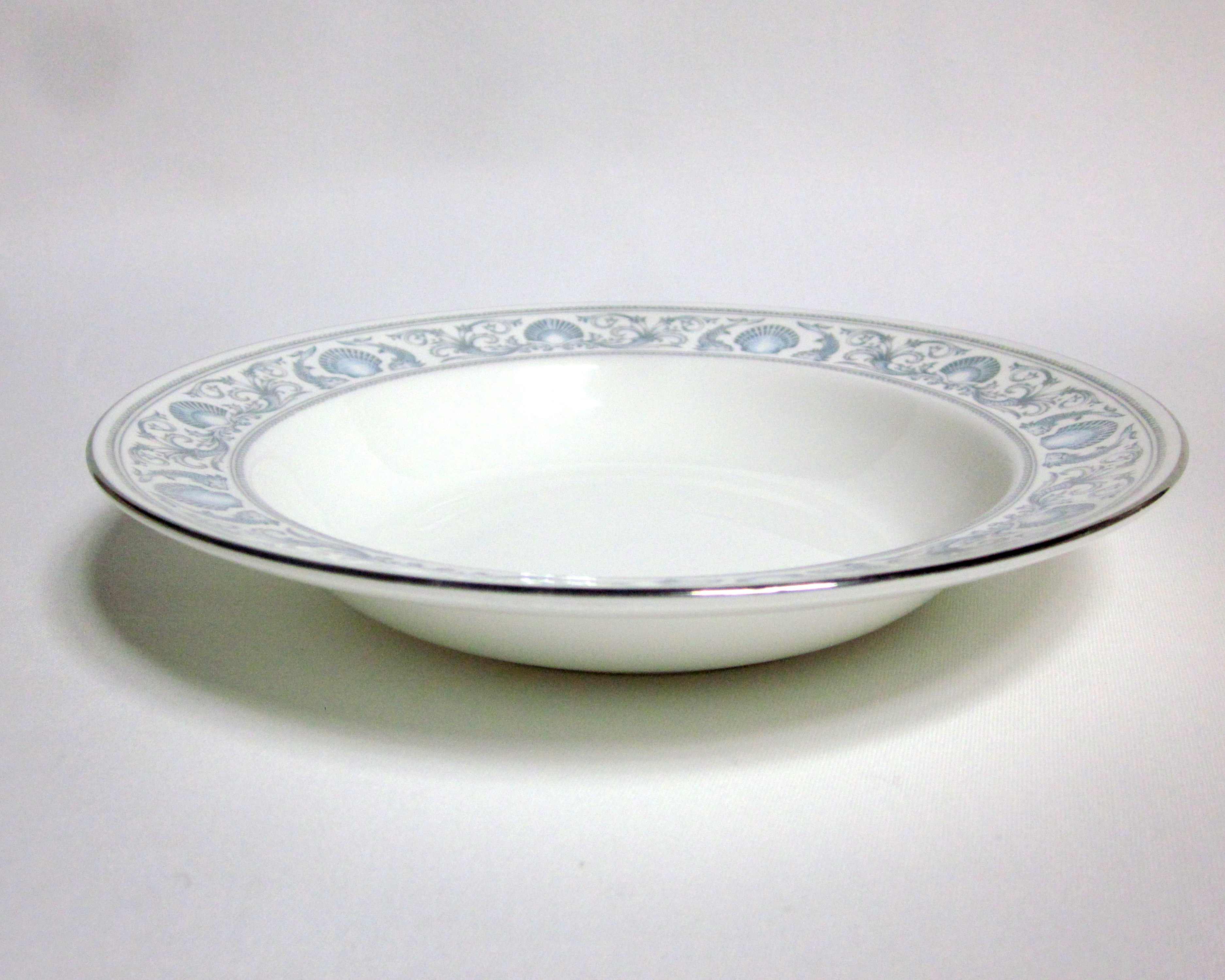 ドルフィンホワイト