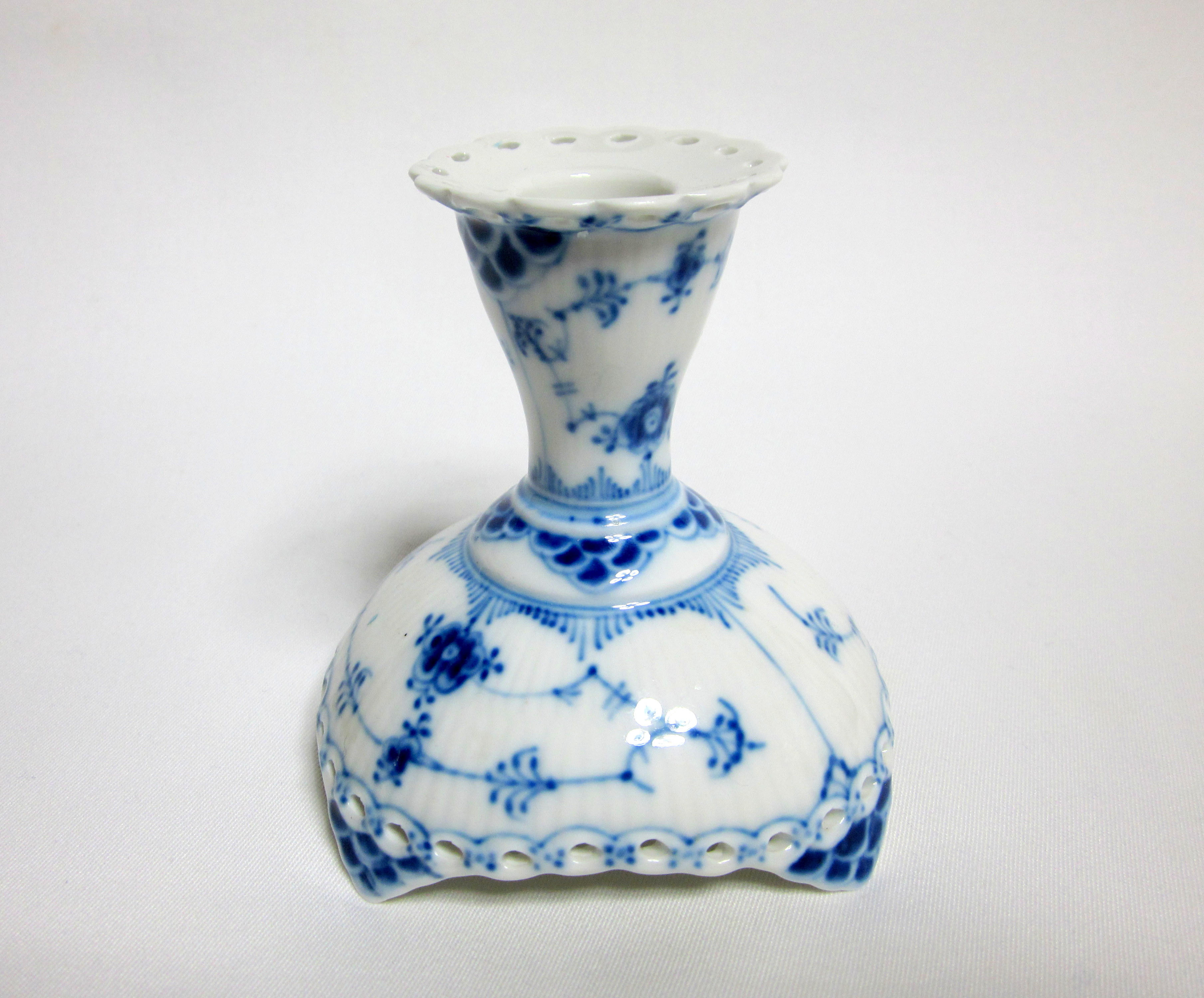 ブルーフルーテッドフルレース