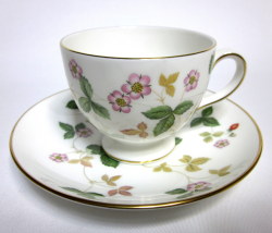 ウェッジウッド（Wedgwood）ワイルドストロベリー コーヒーカップ＆ソーサー