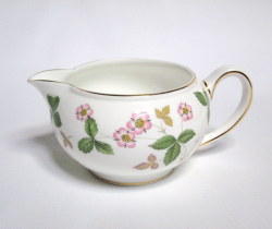 ウェッジウッド（Wedgwood）ワイルドストロベリー クリーマー（L）