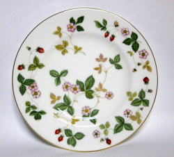 ウェッジウッド（Wedgwood）ワイルドストロベリー プレート（18cm）
