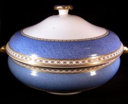 ウェッジウッド（Wedgwood）ユーランダーパウダーブルー カバードベジタブルディッシュ