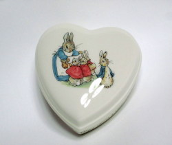 ウェッジウッド（Wedgwood）ピーターラビット ハート型