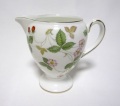 ウェッジウッド（Wedgwood）ワイルドストロベリー シェイプクリーマー