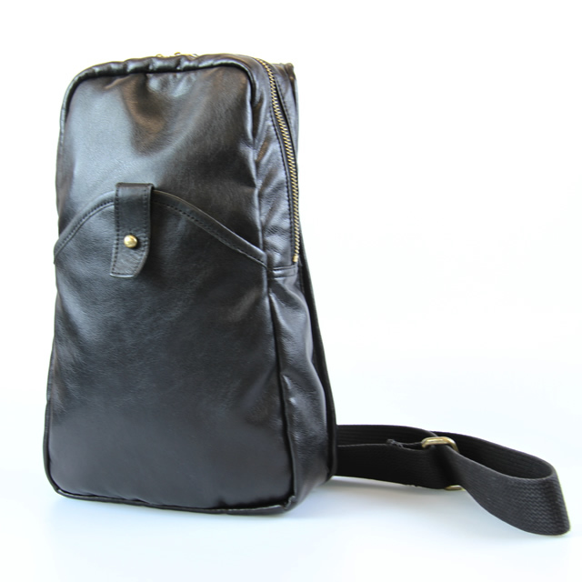 レザーボディバッグ