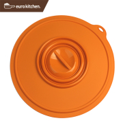 ユーロキッチン eurokitchen シリコンカバー 大 オレンジ(鍋蓋 落とし蓋 シリコン蓋 ビンオープナー)【くり返し使えてエコ】 フック穴付密封は内径14ｃｍから22ｃｍの器に対応
