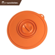 ユーロキッチン eurokitchen シリコンカバー 中 オレンジ(鍋蓋 落とし蓋 シリコン蓋 ビンオープナー)【くり返し使えてエコ】 フック穴付 密封は内径12ｃｍから18ｃｍの器に対応