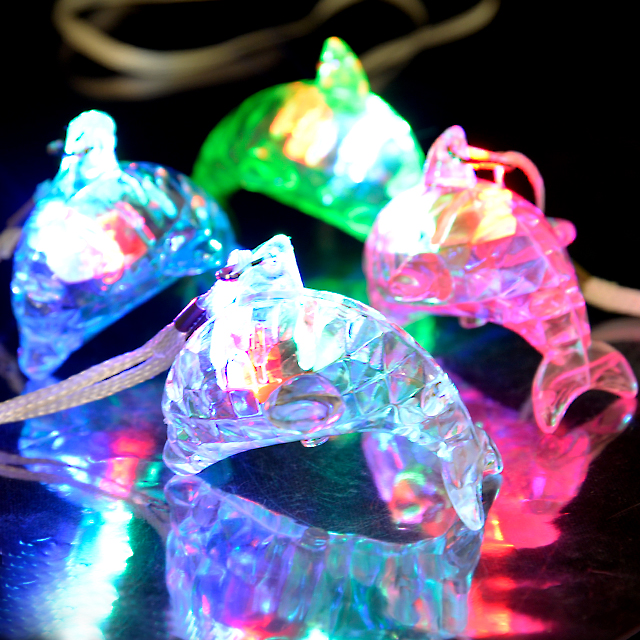 gld-080ima 光るイルカペンダント　３６入