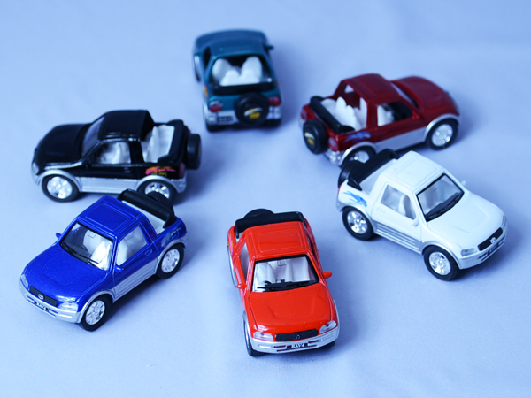 gr-921 【限定コレクター商品】KINSMART ダイキャスト　プルバックカー　TOYOTA　RAV4　CABRIOLET　1：58　12個入