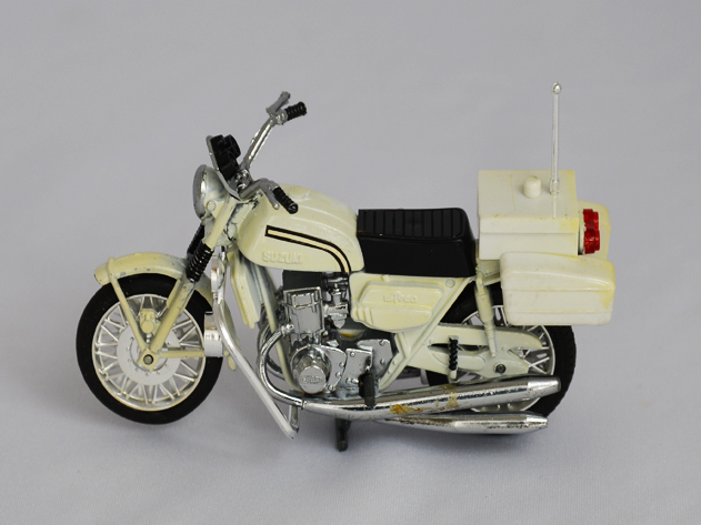 gr-927toc 【限定コレクター商品】BIGMINI　1/20　スズキ　白バイ